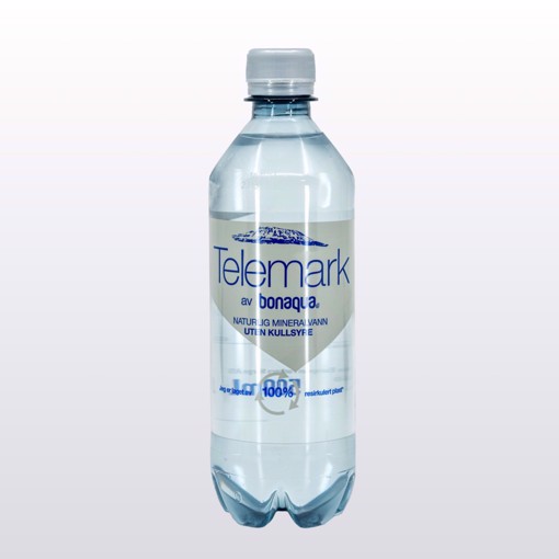 Bilde av en 0,5-liters flaske Telemark Still Naturell – rent og friskt mineralvann uten kullsyre, tappet fra kilden i Telemark.