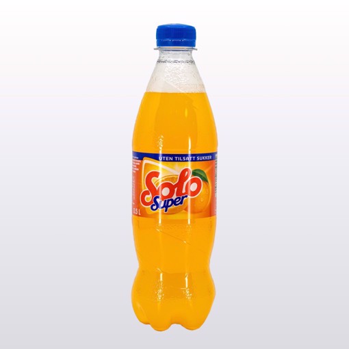 Bilde av en 0,5-liters flaske Solo Super – sukkerfri appelsinbrus med frisk og fruktig smak.
