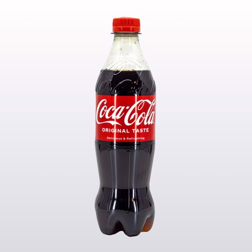 Bilde av en 0,5-liters flaske Coca-Cola – den ikoniske og forfriskende leskedrikken som passer perfekt alene eller til et godt måltid.