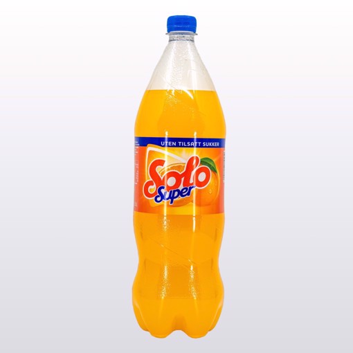 Bilde av en 1,5-liters flaske Solo Super – forfriskende appelsinbrus med den klassiske smaken, men uten tilsatt sukker.