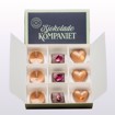 Bilde av elegant eske med 9 håndlagde konfektbiter fra Sjokoladekompaniet, i smakene salt karamell, lakris og hasselnøtt. Hver bit er laget av førsteklasses sjokolade og fylt med nøye utvalgte ingredienser for en sofistikert smaksopplevelse. Perfekt som gave eller en eksklusiv sjokoladeglede til deg selv.