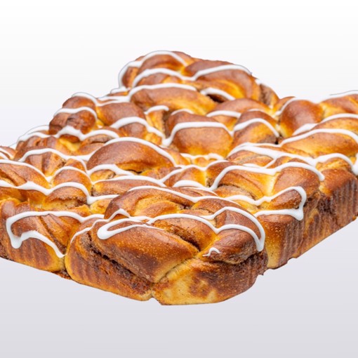 Bilde av en saftig kanelkake med krydret smak og et delikat lag glasur.