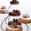 Bilde 4 av Bryllupskake – en vakker bryllupskake med flere lag og elegant dekor.