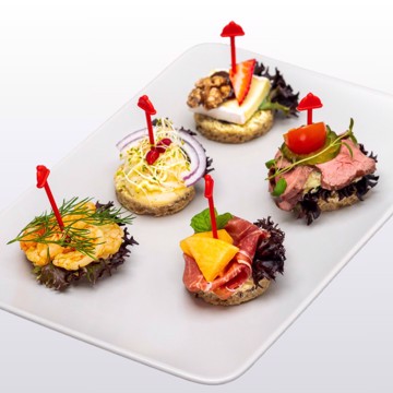 Bilde av eksklusive kanapéer med delikate råvarer, perfekt for elegante sammenkomster og høytidelige anledninger.