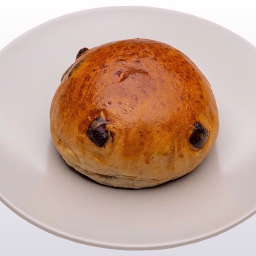 Bilde av nystekte Sjokoladeboller med gyllen skorpe og luftig konsistens, perfekte til kaffepausen.