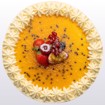 Bilde av Pasjonsfrukt Ostekake – en silkemyk ostekake med pasjonsfrukt.