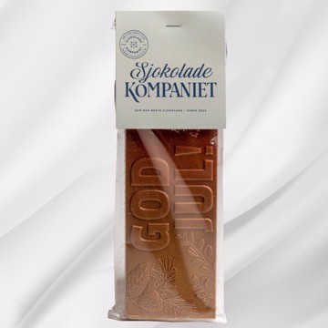 Sjokoladeplate med teksten God Jul! i melk- og karamellsjokolade på hvit bakgrunn