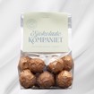 Bilde av Salt Karamell Lys sjokoladekuler fra Sjokoladekompaniet – kremet lys sjokolade fylt med søt og salt karamell. En harmonisk kombinasjon av fyldig sødme og en subtil salt undertone, perfekt for enhver anledning.